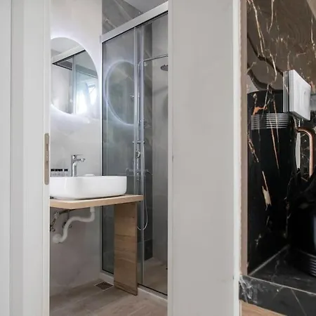 Апартаменты Elegant Near 6 *